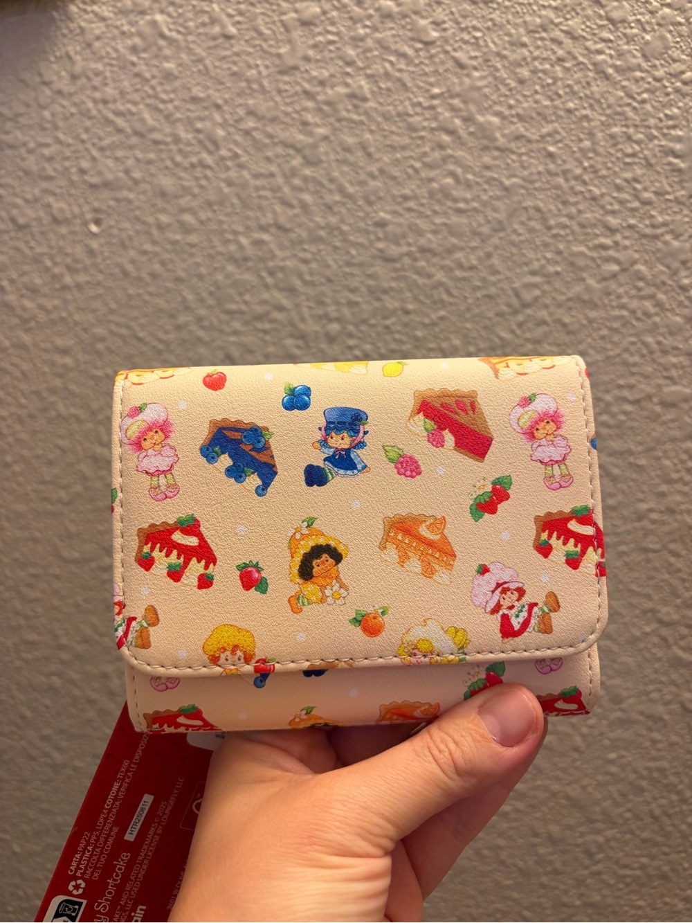 Loungefly Strawberry Shortcake Cream Kids Wallet with Red Patch - Picture 4 of 4